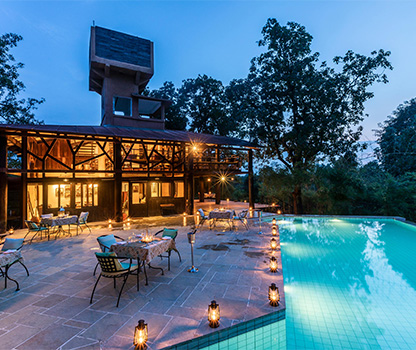 Hotel with swimming pool in Pench