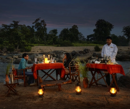 kanha earth lodge dinner