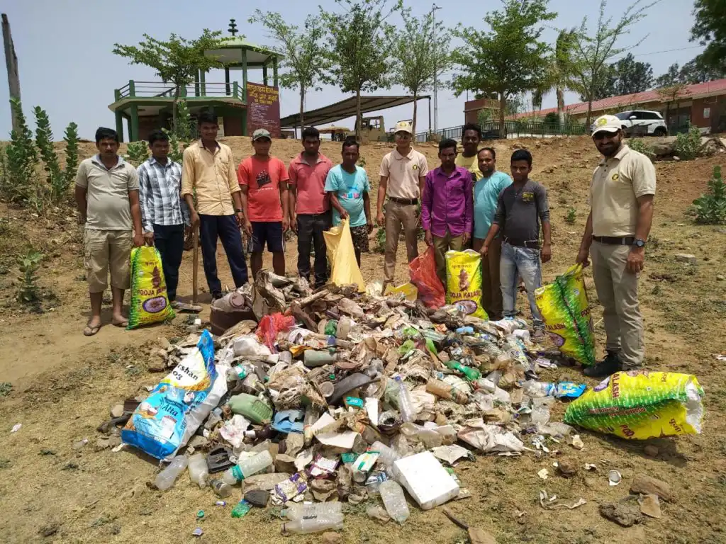 Cleaning drive at river bed of Denwa River by Denwa Backwater Escape team Source: Pugdundee safaris Plastic Collection