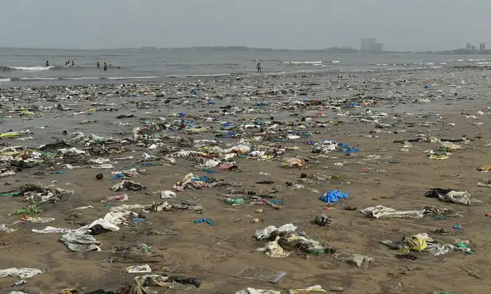 plastic waste on juhu beach