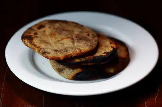 Pugdundee-safaris-tikkad-roti-prepared